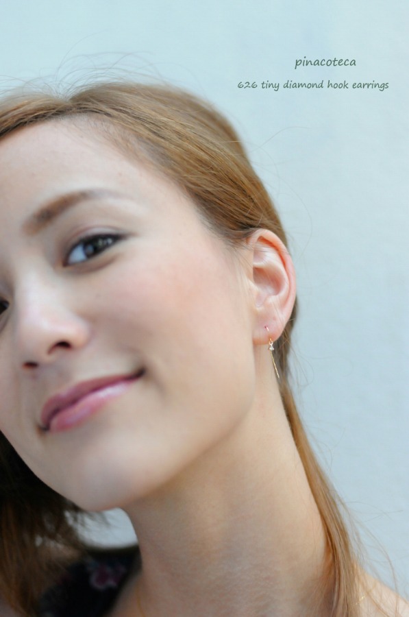 ピナコテーカ 626 タイニー 一粒ダイヤモンド フックピアス 18金.pinacoteca Tiny Diamond Hook Earrings K18