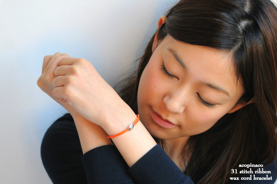 アコピナコ 31 ステッチ リボン ワックスコード 紐ブレスレット シルバー,acopinaco Stitch Ribbon Wax Cord Bracelet Silver